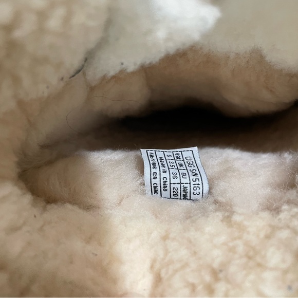 UNIQUE UGG AUSTRALIA LACE-UP BOOTS - Picture 5 of 5